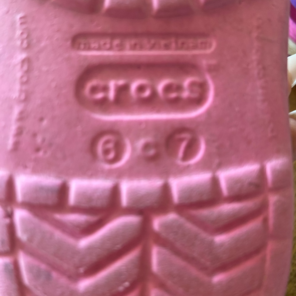 Pink crocs - Picture 5 of 5